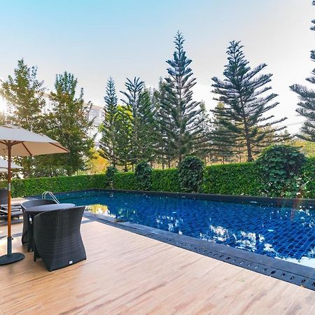 ムーシCourtyard Khaoyai By Augustアパートメント エクステリア 写真