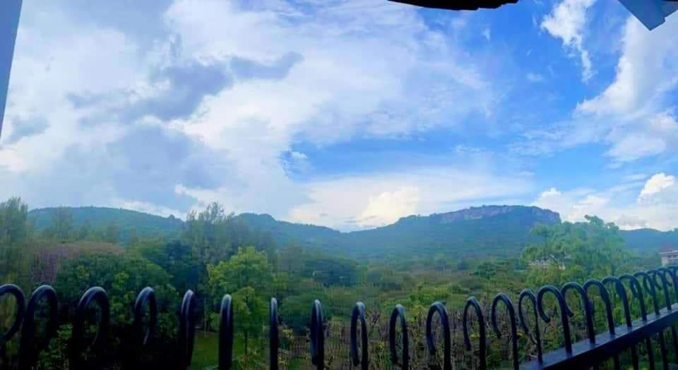 ムーシCourtyard Khaoyai By Augustアパートメント エクステリア 写真